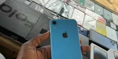 iPhone XR 64 giga tout passe