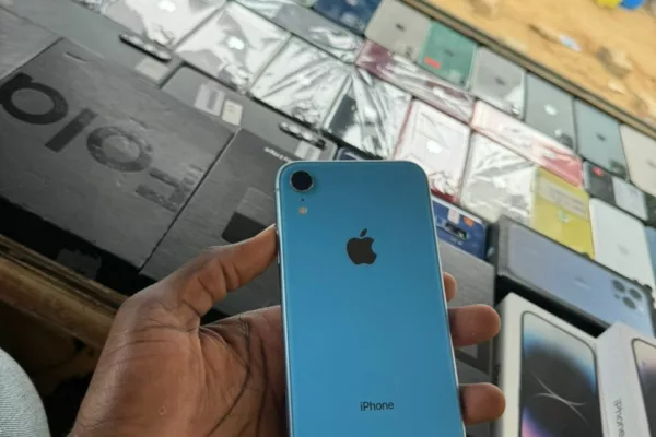 iPhone XR 64 giga tout passe