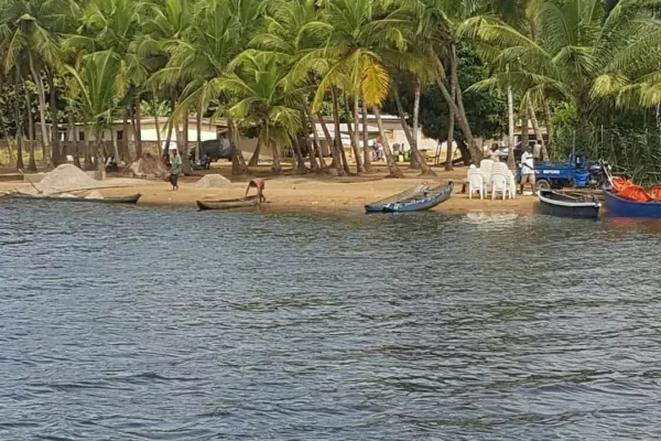 2 hectare a vendre a Lauzoua en bordures de la lagune, site très paradisiaque, lauzoua est a 150km d'Abidjan après grand lahou sur la côtière, site touristique aussi.