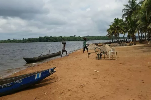 2 hectare a vendre a Lauzoua en bordures de la lagune, site très paradisiaque, lauzoua est a 150km d'Abidjan après grand lahou sur la côtière, site touristique aussi.