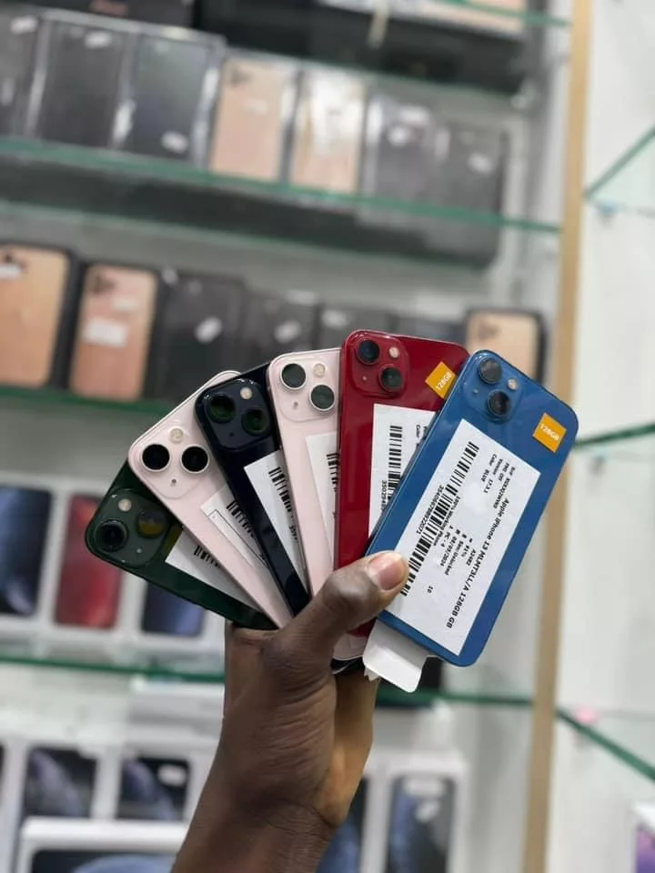 iPhone 13 simple quasi neuf