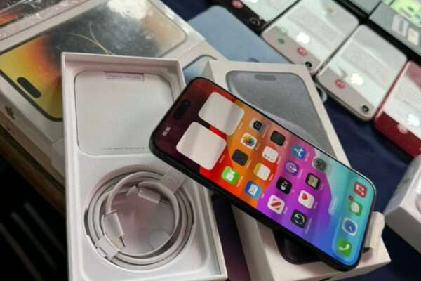 iPhone XS Max 64giga juste descellé