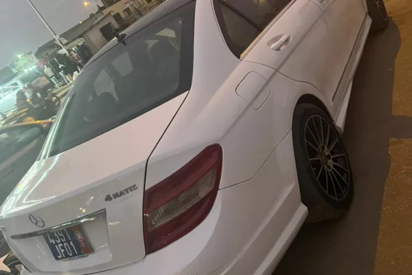 Rapide Mercedes C300 Année 2008 • Boîte Automatique 6 Cylind