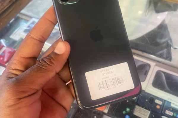 iPhone 11 128giga tout passe propre