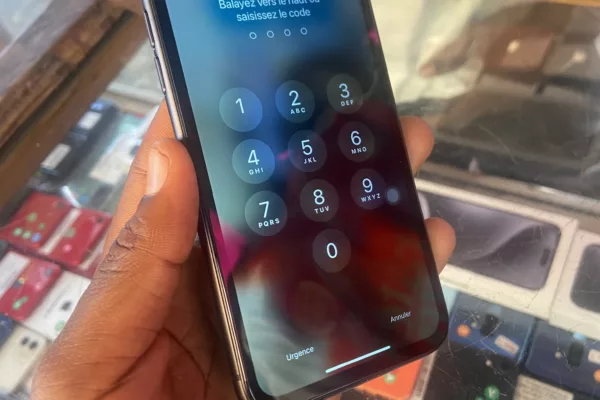 iPhone 11 128giga tout passe propre