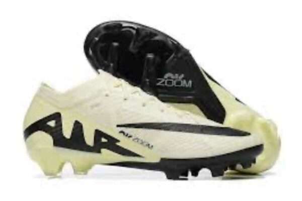 Paires de crampons Nike (40a45)