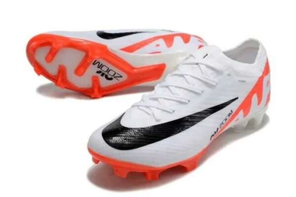 Paires de crampons Nike (40a45)