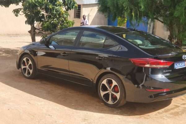 Voiture (hyundai Elantra 2018) en vente