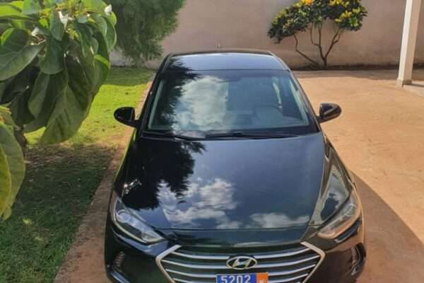 Voiture (hyundai Elantra 2018) en vente