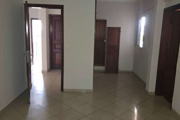 Location appartement 4 pièces marcory zone 4 rue du canal