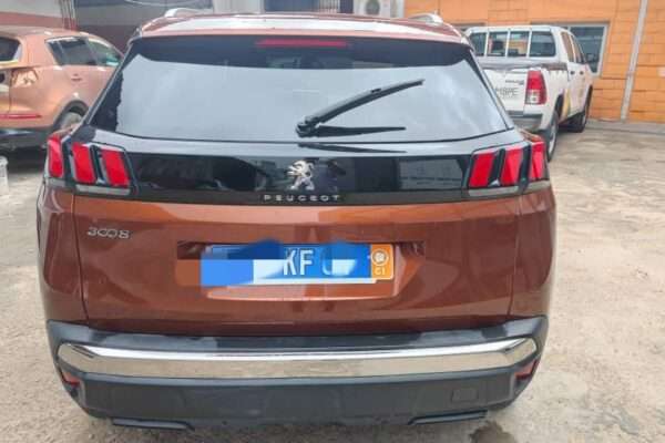 Vend Peugeot 3008 boite automatique 2020