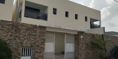 Location villa duplex 5 pièces autonomes bassam zone VITIB