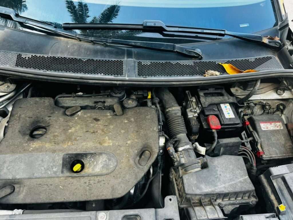 Peugeot 3008 GT Année 2019 4 cylindres Diesel turbo Intérieur cuir démarrage start moteur impeccable coffre automatique / hayon mains libres / i cockpit Capteur devant-arrière Kilométrage 44000 mil Véhicule très bien entretenu Zéro défaut consommation