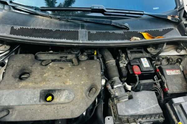 Peugeot 3008 GT Année 2019 4 cylindres Diesel turbo Intérieur cuir démarrage start moteur impeccable coffre automatique / hayon mains libres / i cockpit Capteur devant-arrière Kilométrage 44000 mil Véhicule très bien entretenu Zéro défaut consommation