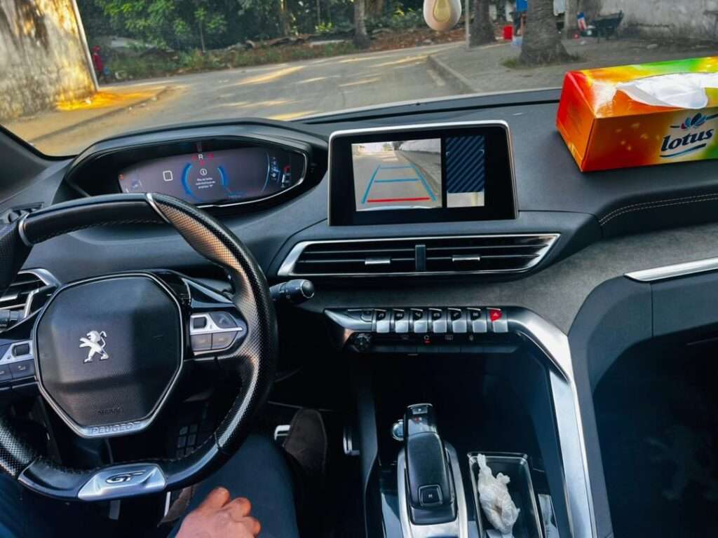 Peugeot 3008 GT Année 2019 4 cylindres Diesel turbo Intérieur cuir démarrage start moteur impeccable coffre automatique / hayon mains libres / i cockpit Capteur devant-arrière Kilométrage 44000 mil Véhicule très bien entretenu Zéro défaut consommation