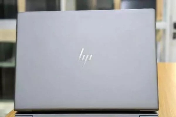 HP ZBOOK CORE i5 8eGeneration ram 16giga l