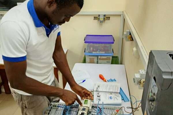 FORMATIONS QUALIFIANTES ELECTRICITE 100% PRATIQUES