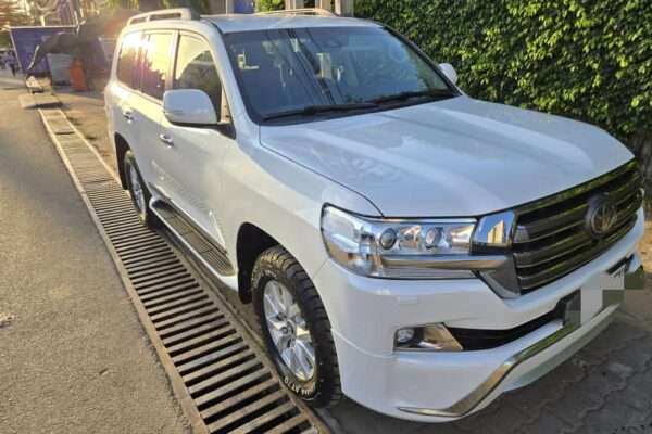 Toyota Land CRUISER 2017 diesel V8 7 places assises