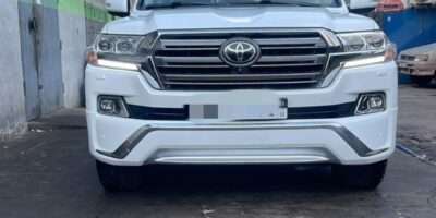 Toyota Land CRUISER 2017 diesel V8 7 places assises