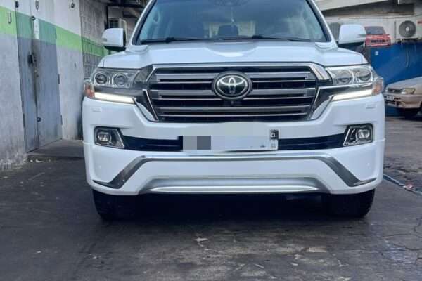 Toyota Land CRUISER 2017 diesel V8 7 places assises
