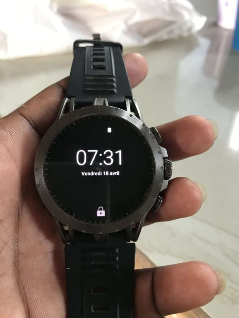 Montre Q85 connecté avec puce