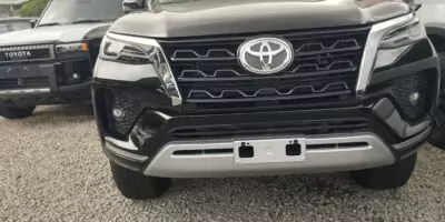 Toyota fortuner SR5 V6 année 2025 neuf 7 plces