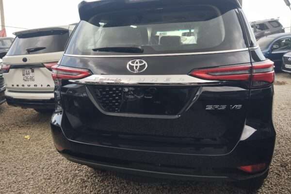 Toyota fortuner SR5 V6 année 2025 neuf 7 plces