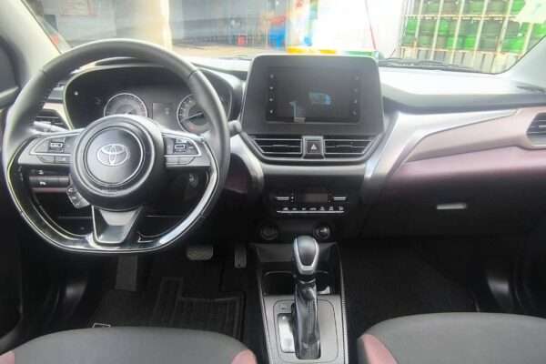 Toyota starlet Cross année 2025 boite automatique