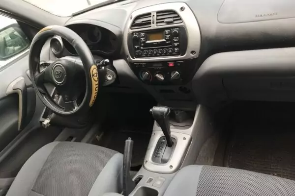 RAV4 année 2000 2 portières boite automatique