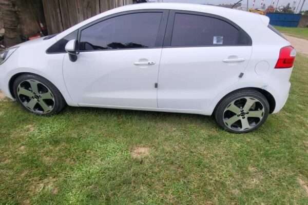 KIA Rio arrondis année 2020 boite automatique