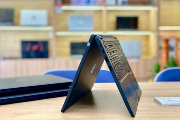 DELL X360 C0RE i5 TACTILE ET PLIABLE