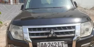 À louer Mitsubishi Pajero 7 places assises V6